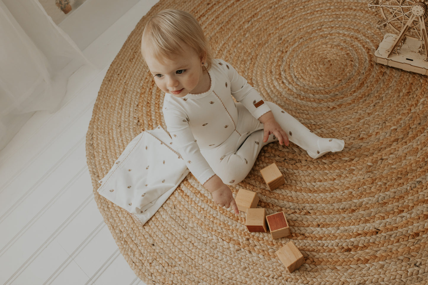 Leaf Print Blanket-White & Pink