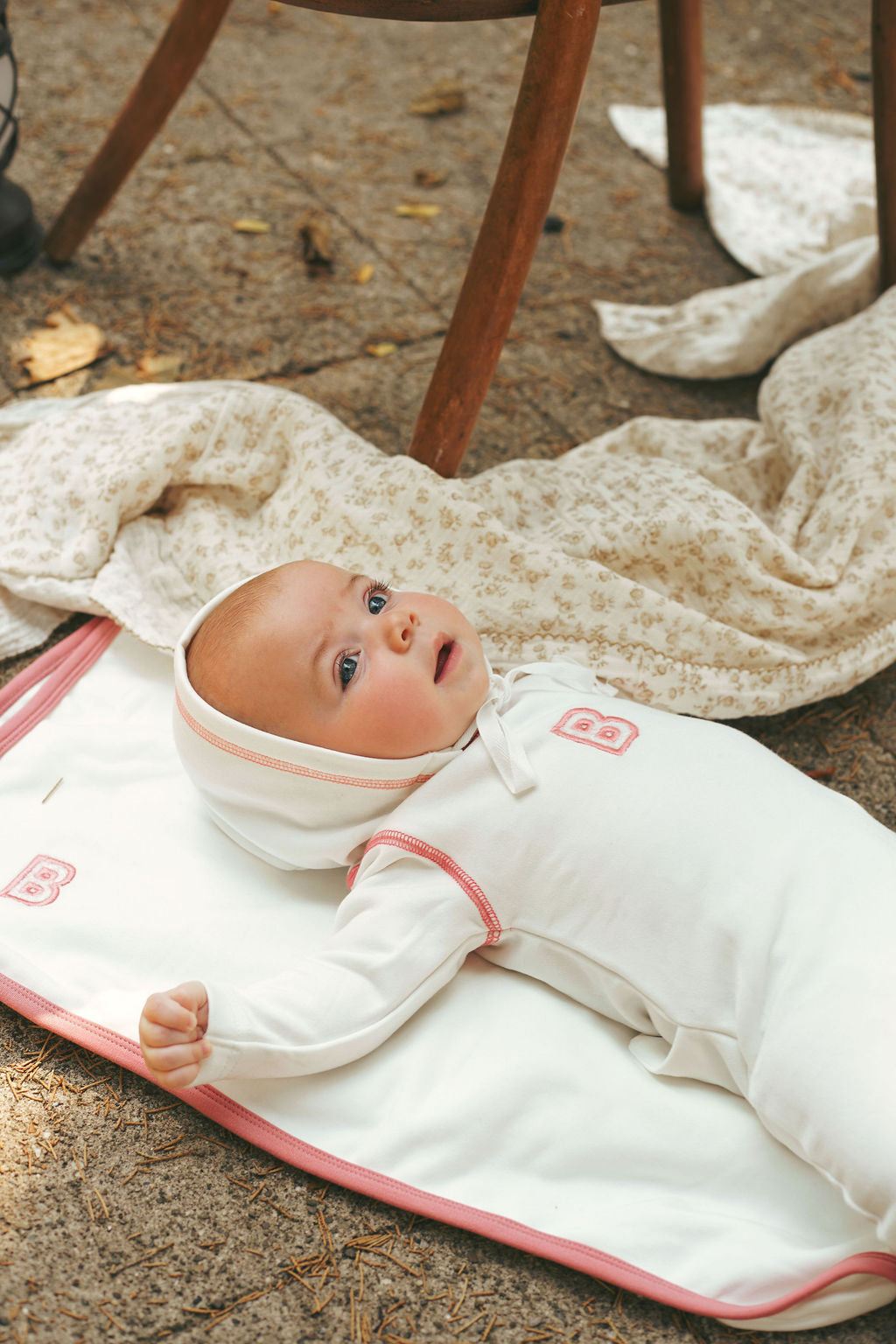 Sherpa 'B' Blanket-White & Pink