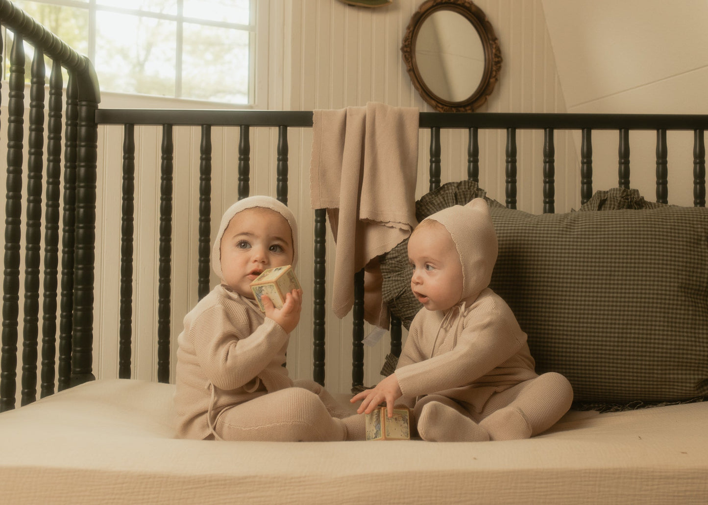 Scalloped Knit Blanket-Beige