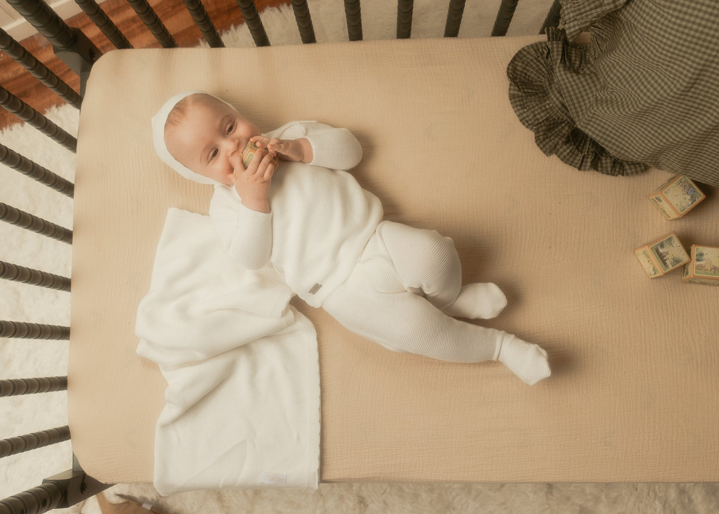 Scalloped Knit Blanket-White