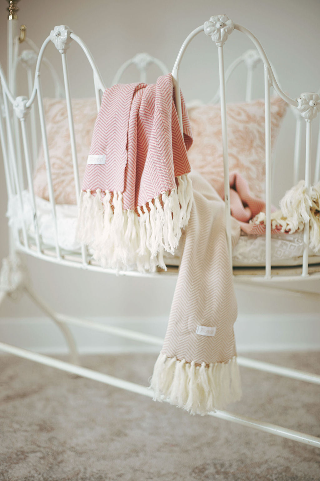 Tassel Chevron Knit Carriage Blanket-Pink